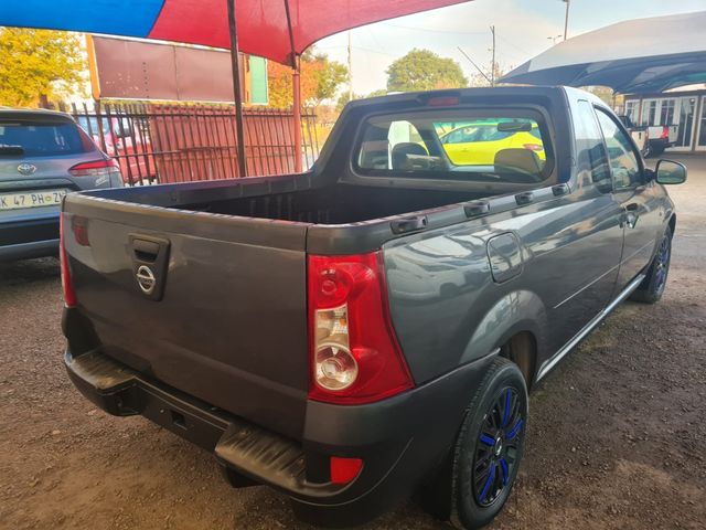 2015 Nissan NP200 One onwer full service history, photo 4