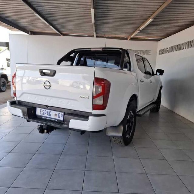 2022 Nissan Navara 2.5 DDTi LE Plus 4X4 Auto Double-Cab, photo 2