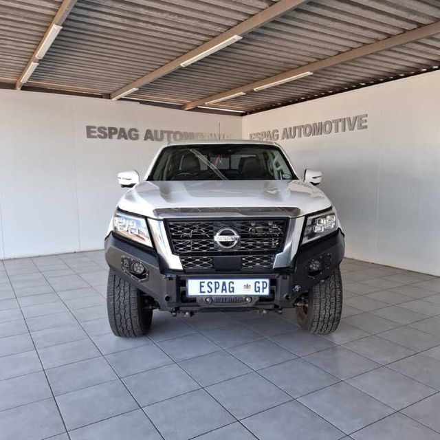 2022 Nissan Navara 2.5 DDTi LE Plus 4X4 Auto Double-Cab, photo 5