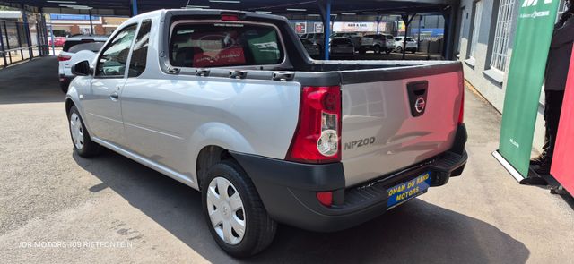 2024 Nissan NP200 1.6 A/C Safety Pack, photo 2