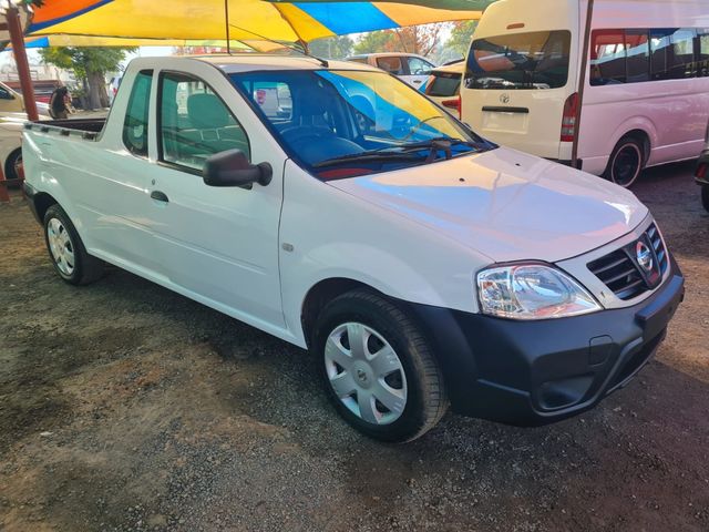2012 Nissan NP200 One owner full service history, photo 2