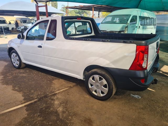 2012 Nissan NP200 One owner full service history, photo 3