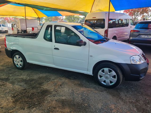 2012 Nissan NP200 One owner full service history, photo 5