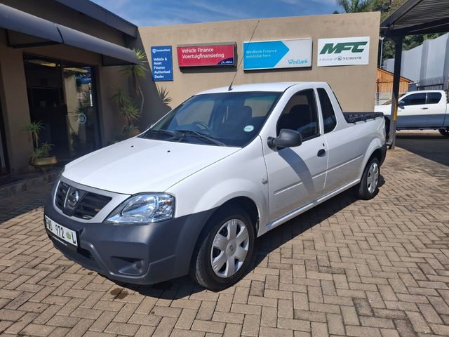 2022 Nissan NP200 1.6 A/C Safety Pack