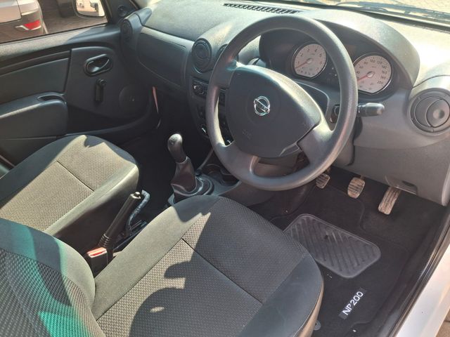 2022 Nissan NP200 1.6 A/C Safety Pack, photo 5