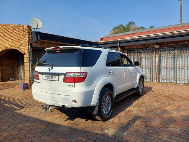 2010 Toyota Fortuner 3.0 D-4D Raised Body 4x4, photo 3