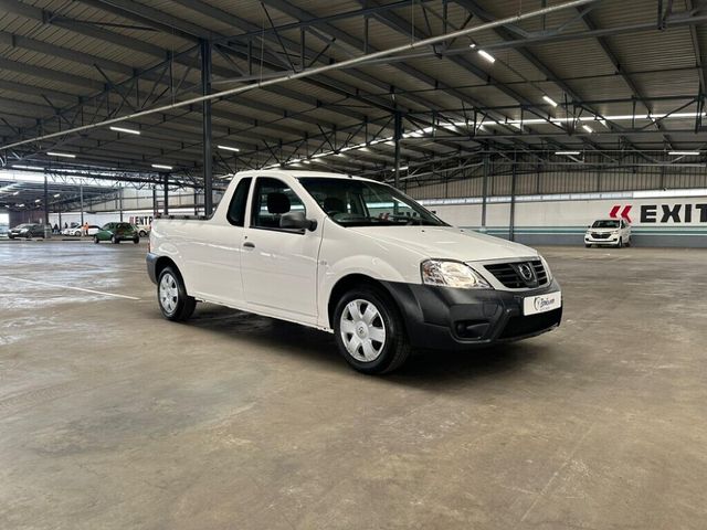 2022 Nissan NP200 1.6 A/C Safety Pack