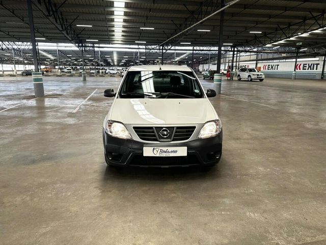 2022 Nissan NP200 1.6 A/C Safety Pack, photo 2