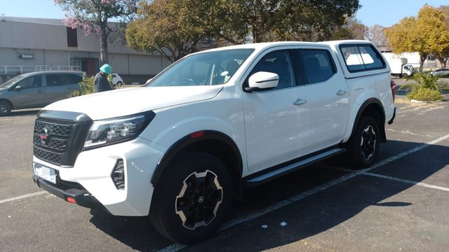 2022 Nissan Navara 2.5 DDTi LE Plus Auto Double-Cab, photo 2