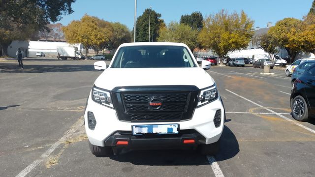 2022 Nissan Navara 2.5 DDTi LE Plus Auto Double-Cab, photo 3