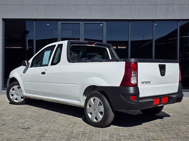 2018 Nissan NP200 1.6 A/C Safety Pack, photo 4