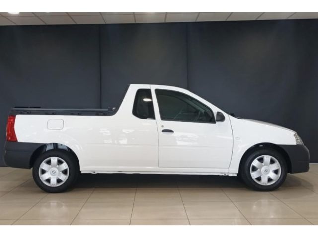 2023 Nissan NP200 1.6 A/C Safety Pack, photo 3