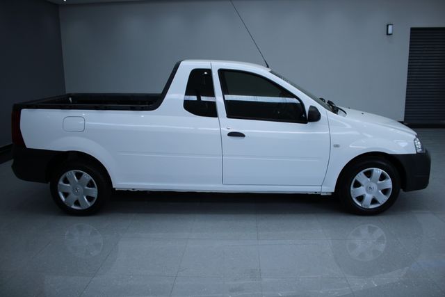 2023 Nissan NP200 1.6 A/C Safety Pack, photo 2