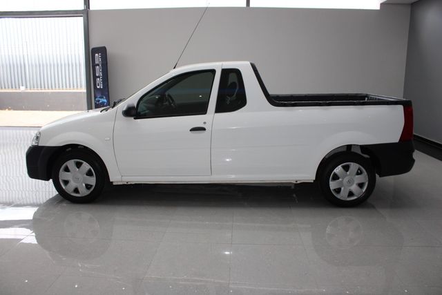 2023 Nissan NP200 1.6 A/C Safety Pack, photo 3