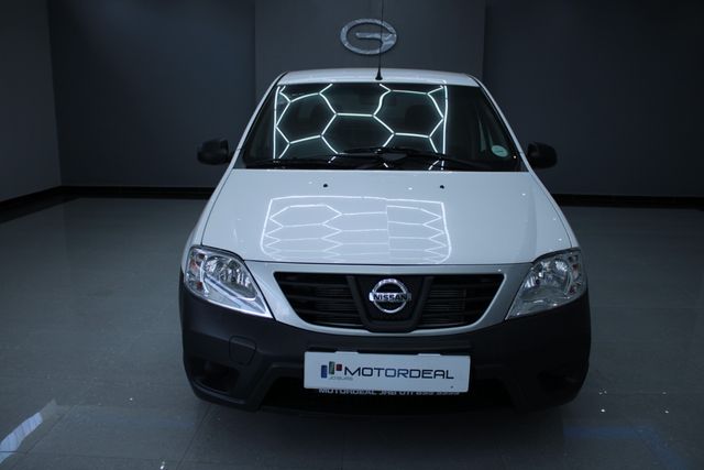 2023 Nissan NP200 1.6 A/C Safety Pack, photo 4