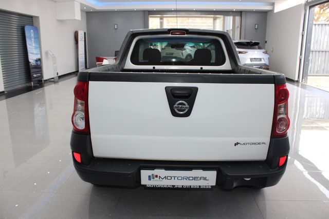 2023 Nissan NP200 1.6 A/C Safety Pack, photo 5