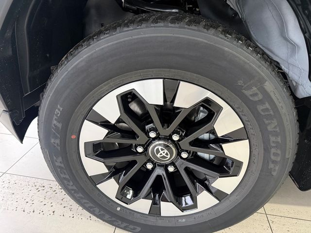 2026 Toyota Hilux 2.8 GD6 RB RAIDER X AT 4X2 @ R615 999 EX VAT, photo 5