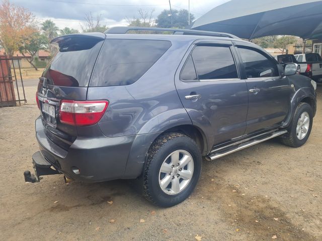 2012 Toyota Fortuner One owner full service history, photo 5