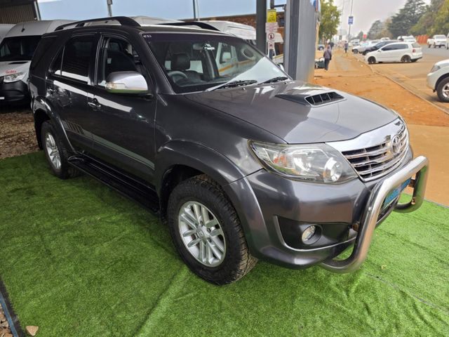 2014 Toyota Fortuner AUTOMATIC. FULL SERVICE HISTORY, photo 2