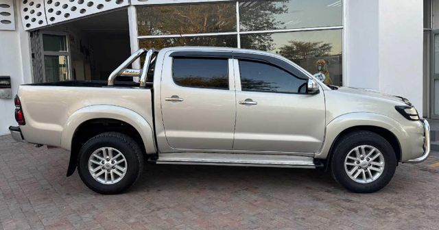 2014 Toyota Hilux 2.5 D-4D VNT (106kW) Raised Body Double-Cab, photo 3