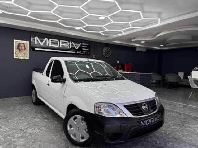 2023 Nissan NP200 1.6 A/C Safety Pack