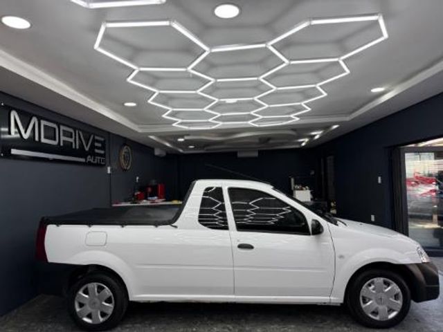 2023 Nissan NP200 1.6 A/C Safety Pack, photo 3
