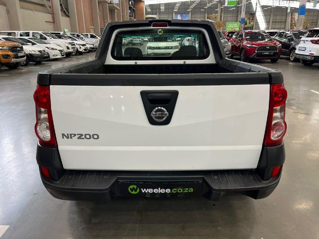 2021 Nissan NP200 1.6 A/C Safety Pack, photo 4