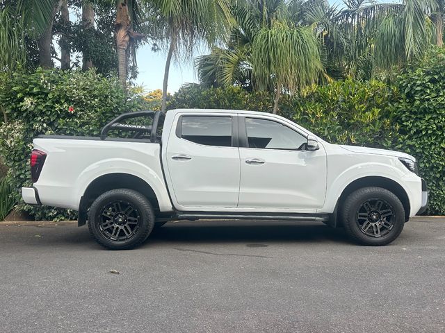 2023 Nissan Navara 2.5 DDTi LE Plus 4X4 Auto Double-Cab, photo 2