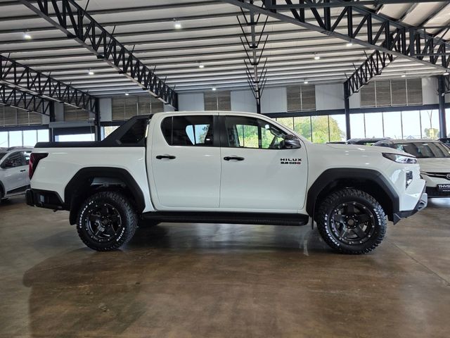2026 Toyota Hilux 2.8 GD-6 Raised Body Legend Auto Double-Cab, photo 2