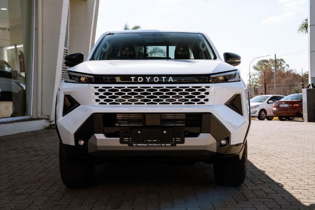 2026 Toyota Hilux 2.8 GD-6 Raider 4x4 Auto Double-Cab, photo 3
