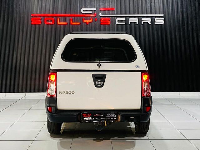 2017 Nissan NP200 1.6 Aircon Safety Pack Manual (Petrol), photo 4