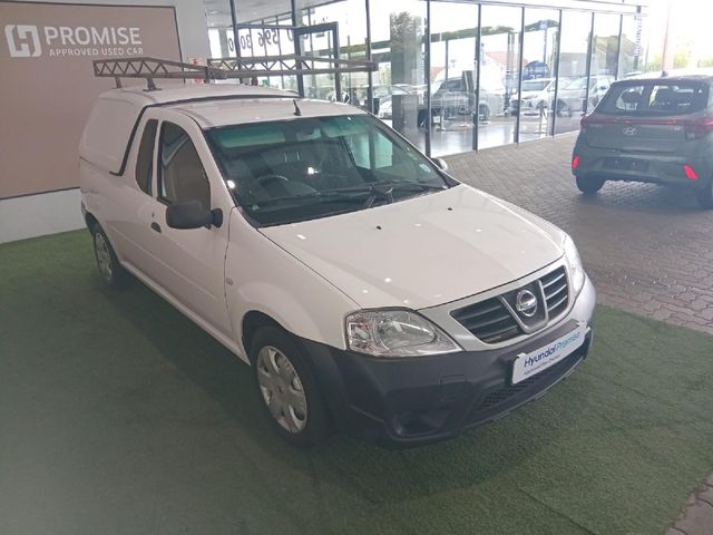 2022 Nissan NP200 1.6 A/C Safety Pack, photo 4