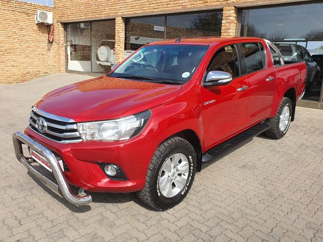 2017 Toyota Hilux 2.8 GD-6 Raider 4x4 Double-Cab Auto, photo 2