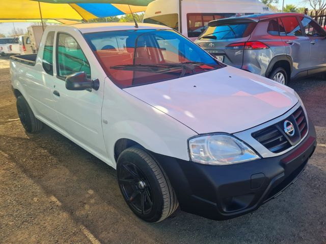 2012 Nissan NP200 One owner full service history, photo 2