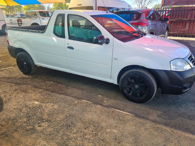 2012 Nissan NP200 One owner full service history, photo 3