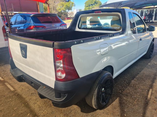 2012 Nissan NP200 One owner full service history, photo 5