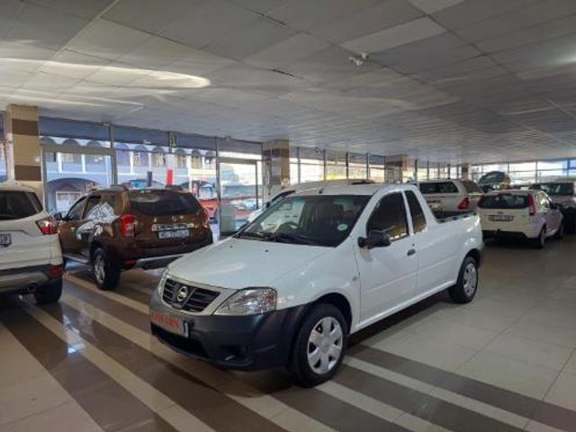 2022 Nissan NP200 1.6 A/C Safety Pack, photo 2