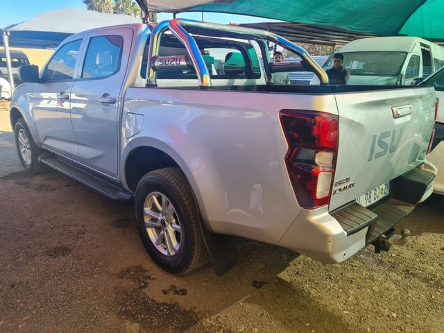 2022 Isuzu D-Max One owner full service history, photo 5