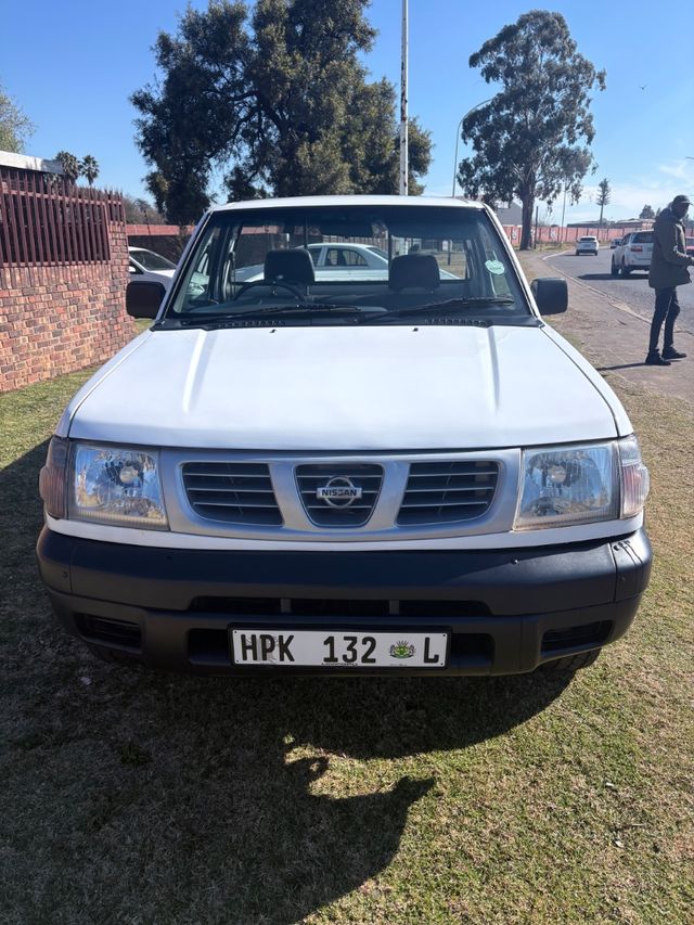 2005 Nissan Hardbody 2400i LWB 4x4 Single-Cab