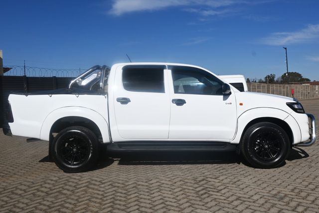 2012 Toyota Hilux 2.5 D-4D SRX 4x4 Double-Cab, photo 3