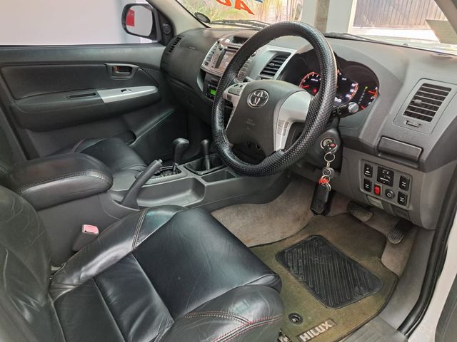 2012 Toyota Hilux 3.0 D-4D Raider 4x4 Auto Double-Cab, photo 5