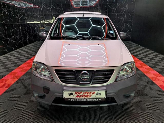 2023 Nissan NP200 1.6 A/C Safety Pack, photo 2