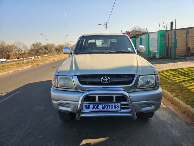 2003 Toyota Hilux 3.0 DE 4x4 Double-Cab, photo 4