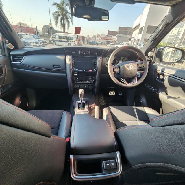 2026 Toyota Fortuner 2.8GD-6 4x4 GR-S Auto, photo 5