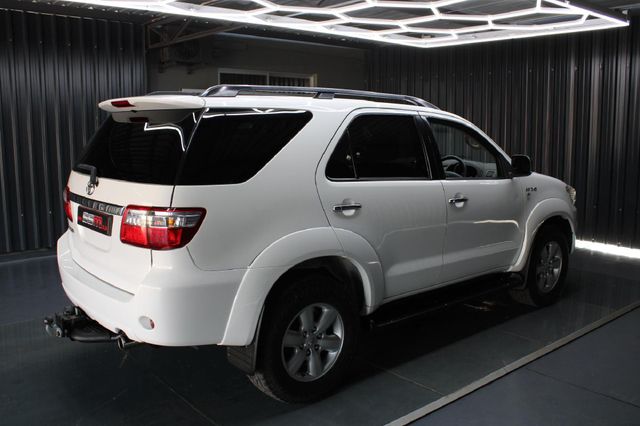 2010 Toyota Fortuner 3.0 D-4D Raised Body Auto, photo 4