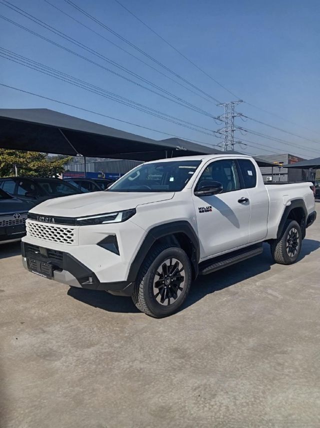 2026 Toyota Hilux 2.8 GD-6 RB Raider X 4x4 Auto Extended Cab, photo 3