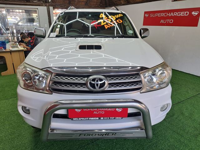 2011 Toyota Fortuner 3.0 D-4D Raised Body Auto, photo 2
