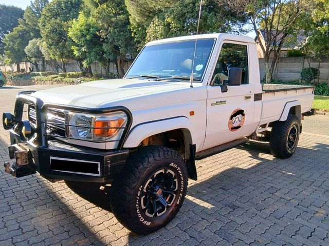 2010 Toyota Land Cruiser 79 4.0 Single-Cab