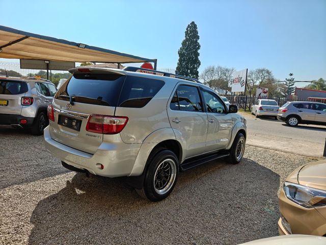 2010 Toyota Fortuner 3.0 D-4D Raised Body Auto, photo 4