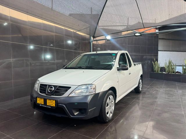 2020 Nissan NP200 1.6 A/C Safety Pack, photo 2
